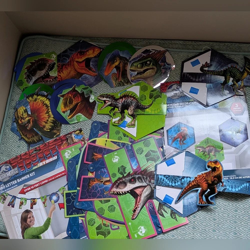Jurassic World Large Party Bundle